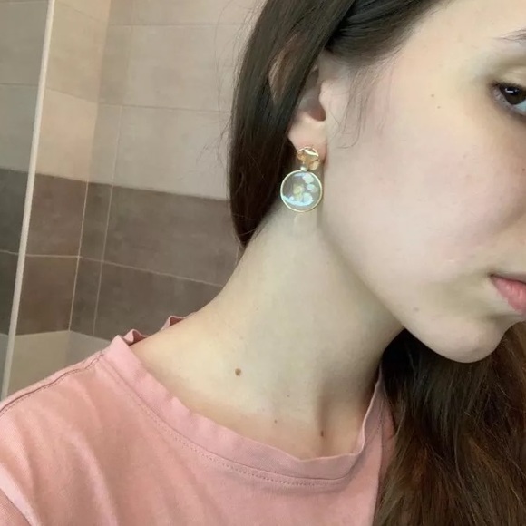 Gold Round Resin Drop Earrings 🎁 BUNDLE EARRINGS - 3/$55 OR 5/$70 🎁 - Picture 3 of 4